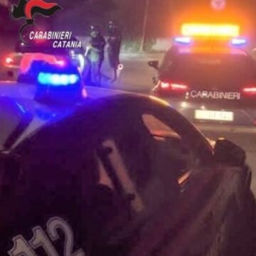 Beccati dai Carabinieri a bordo di un’auto rubata: due denunciati per ricettazione