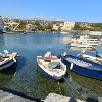 “San Silvestro a Mare a Catania: Una Nuotata di Coraggio e Tradizione”