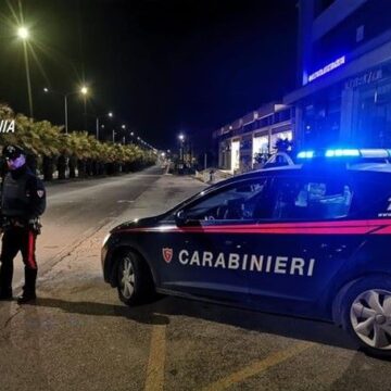 Quartiere “Plaia”. Tenta di rubare una Fiat 500, arrestato dai Carabinieridel Nucleo Radiomobile e da un Maresciallo libero dal “servizio”.