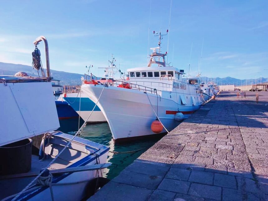 “Il Circo delle Promesse Politiche: Chi Salverà il Settore della Pesca?”