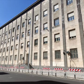 “Il Tribunale di Catania: un Palazzo di Giustizia che crolla sotto i nostri occhi”