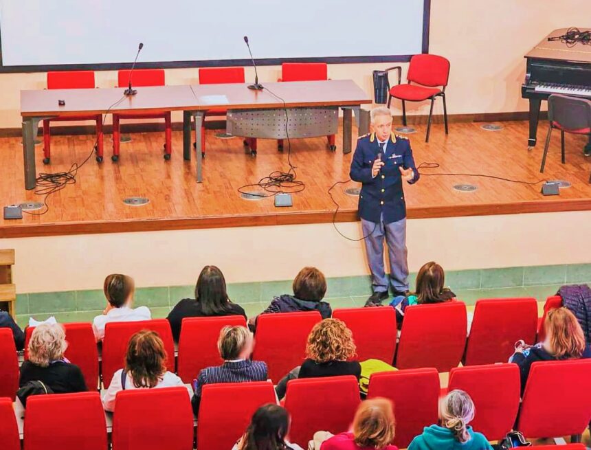 Polizia Postale di Catania sensibilizza genitori e insegnanti sui rischi online per i giovani
