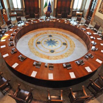 Il 19 maggio 2025, si è svolta a Palazzo Chigi la riunione del Consiglio dei Ministri n. 128, presieduta dalla Premier Giorgia Meloni. Al termine, il Ministro per la Pubblica Amministrazione, Paolo Zangrillo, ha illustrato i principali provvedimenti adottati