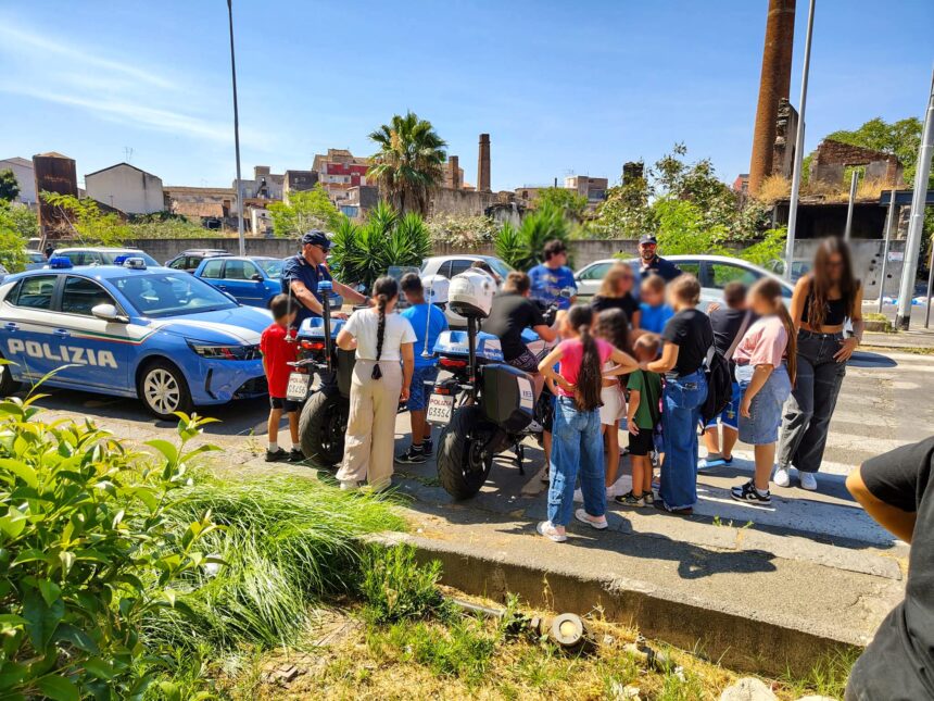 FB_IMG_1754111571668 Incontro tra studenti e Polizia di Stato: al Commissariato di San Cristoforo una lezione di legalità e speranza