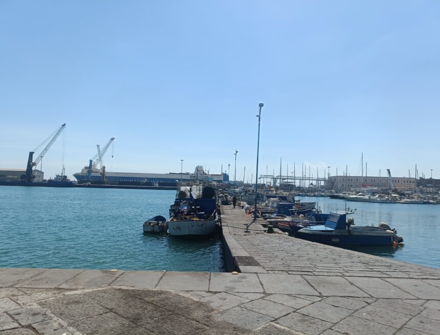 IMG20260908132815 CARO GASOLIO, DOPO I CAMION RISCHIANO DI FERMARSI ANCHE I PESCHERECCI SICILIANI